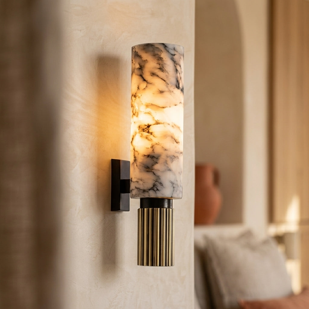 Aplique de pared de alabastro natural y latón acanalado Alabastro – detalle
