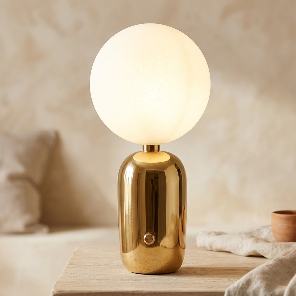 Lámpara de mesa de vidrio opal y metal Orbe – detalle