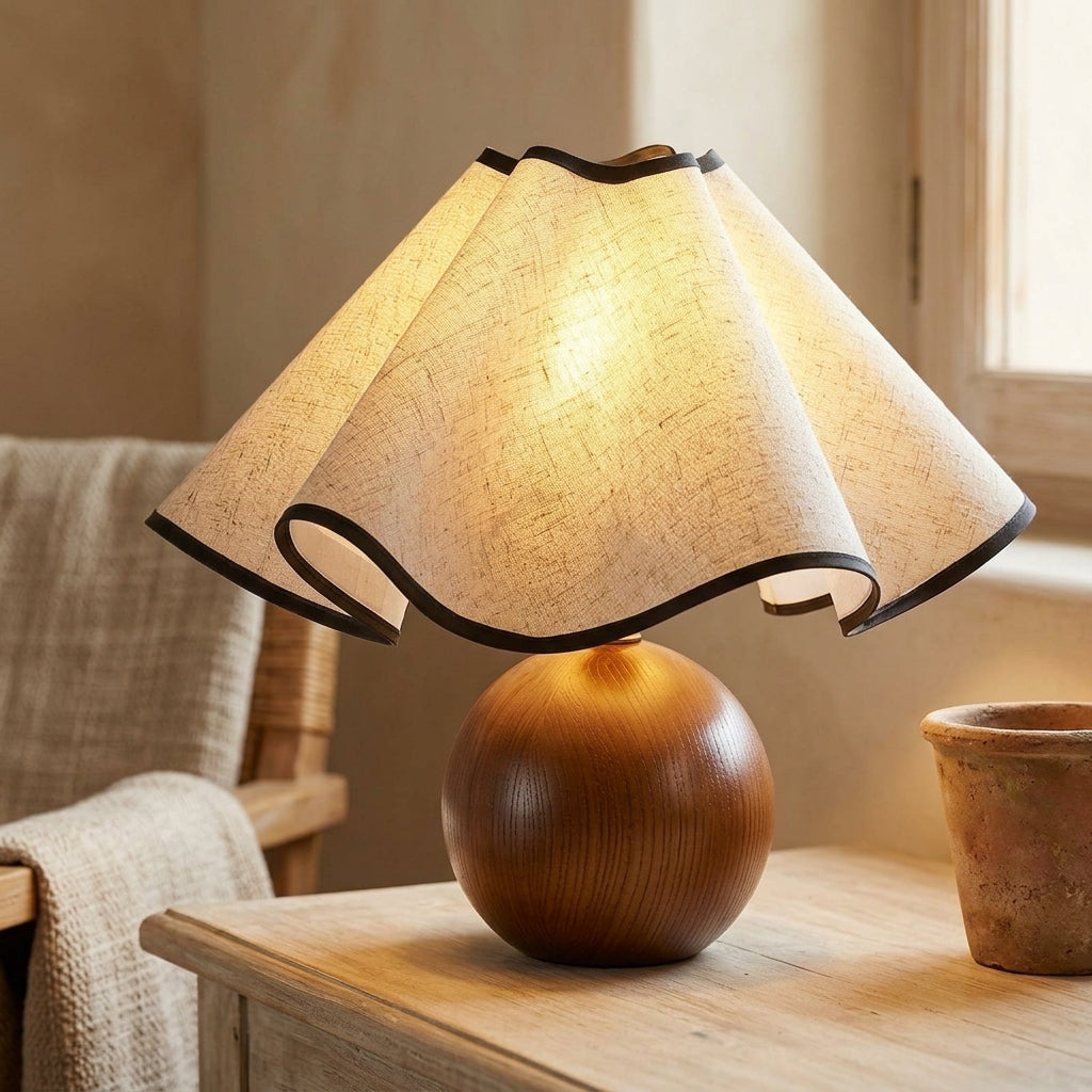 Lámpara de mesa con pantalla ondulada de lino Onda – detalle