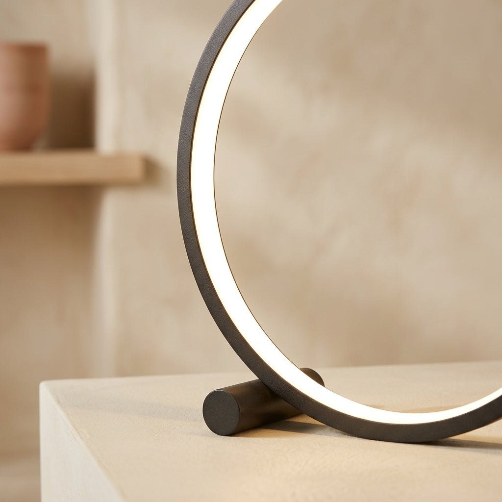 Lámpara de mesa LED recargable táctil en forma de aro Aro – detalle