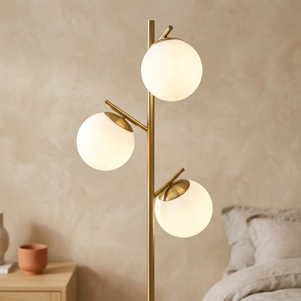 Lámpara de pie art déco dorada de tres globos opal Trío – detalle