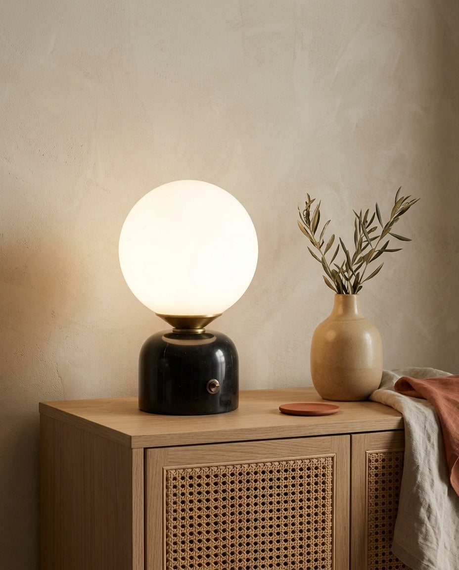Lámpara de mesa baja de mármol y cristal Marmo – aparador