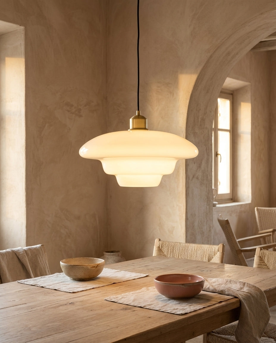 Lámpara colgante nórdica de vidrio opal y latón Opal – comedor