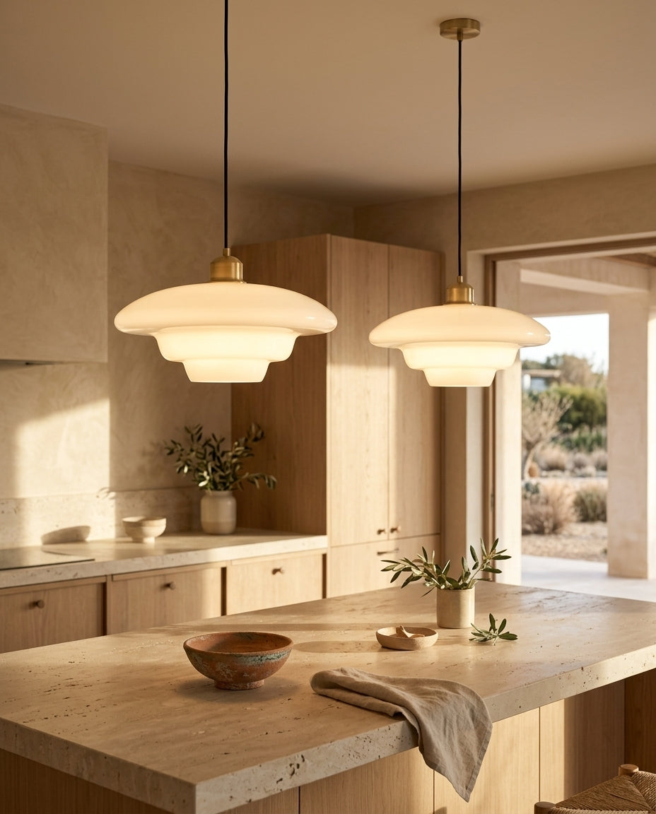 Lámpara colgante nórdica de vidrio opal y latón Opal – cocina