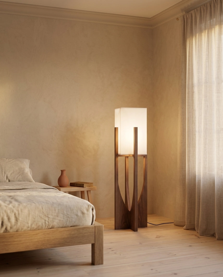 Lámpara de pie japandi de tela y madera Kumo – dormitorio