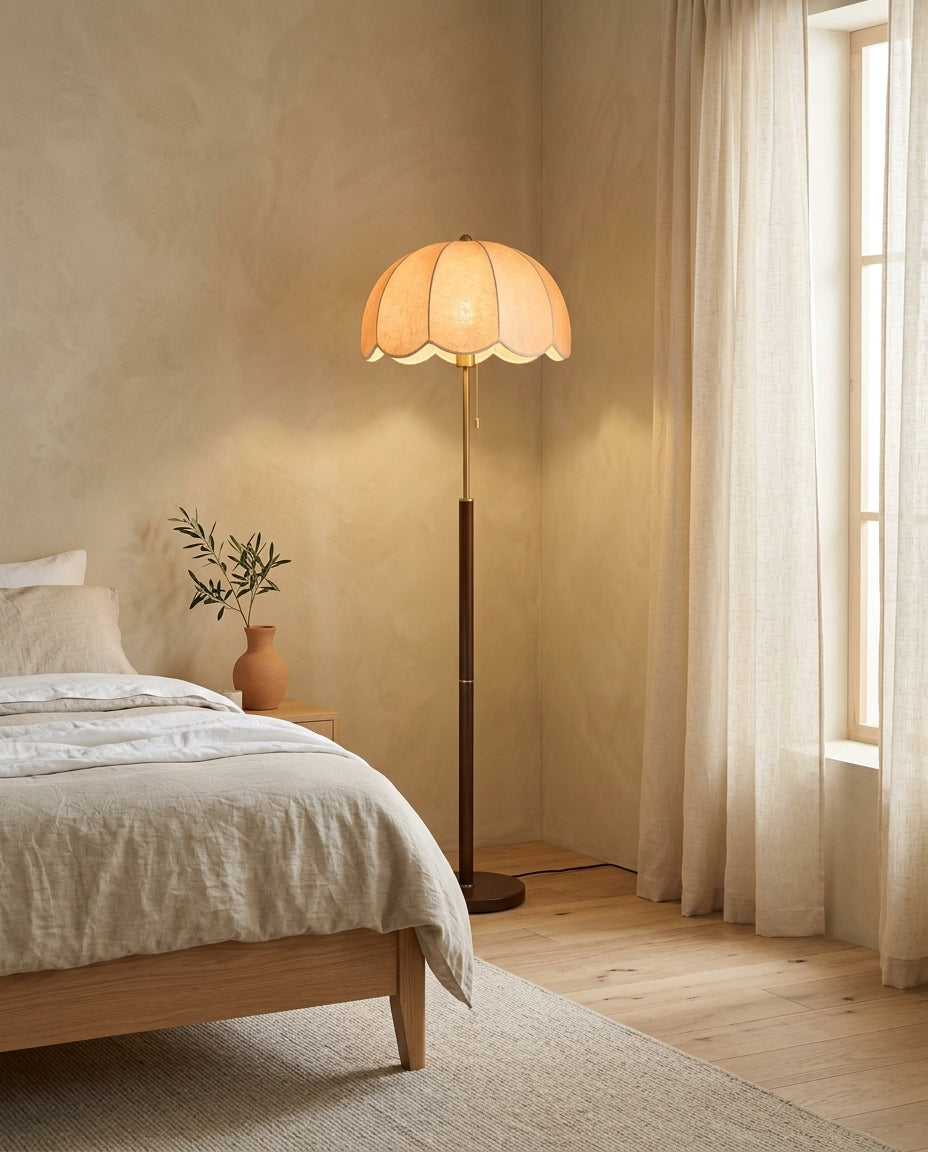 Lámpara de pie tulipa vintage de madera oscura Tulipa – dormitorio