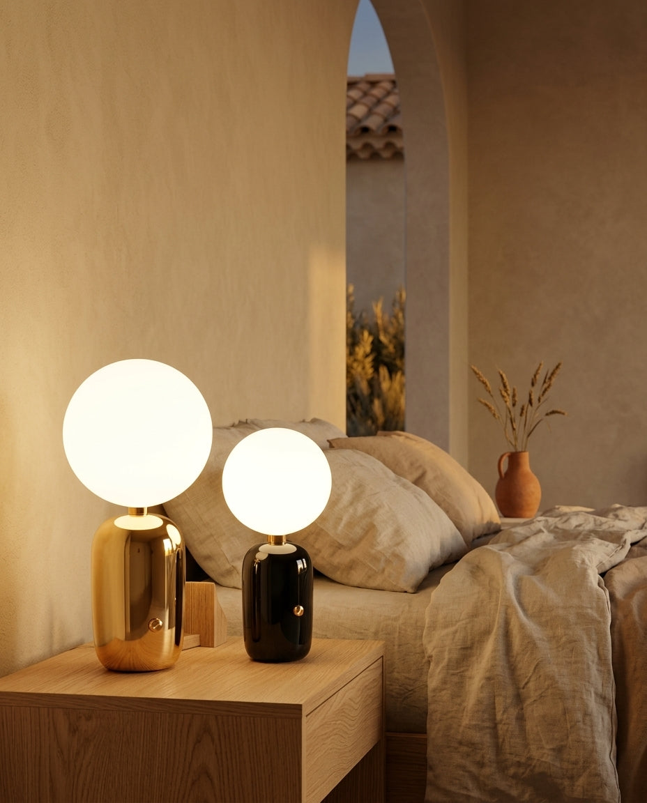 Lámpara de mesa de vidrio opal y metal Orbe – mesita