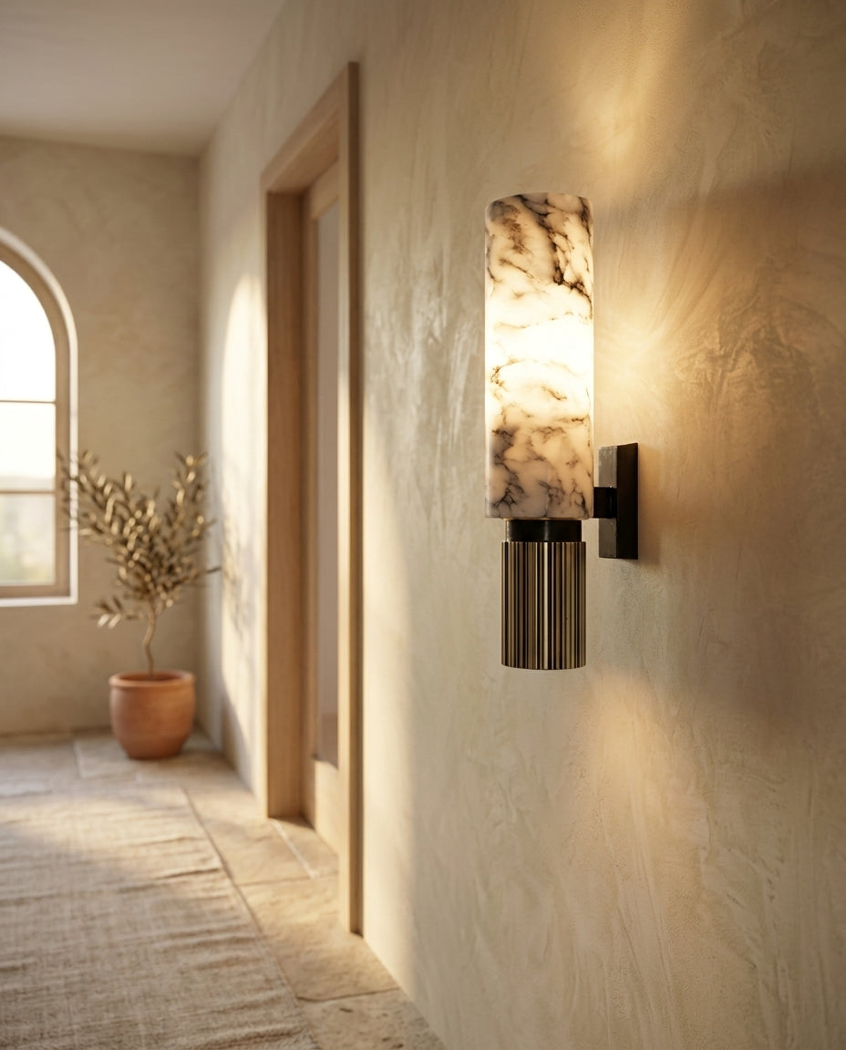 Aplique de pared de alabastro natural y latón acanalado Alabastro – pasillo